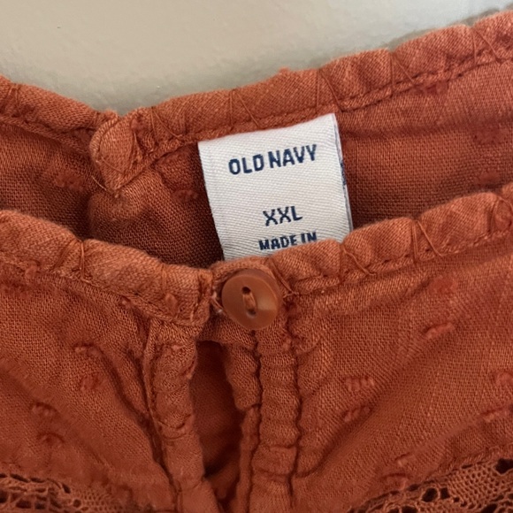 Old Navy Lace detail Terracotta Button-Up Blouse
Blouse Swiss dots plus size xxl - Picture 4 of 8